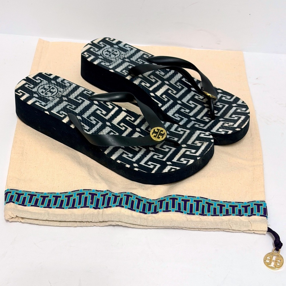 Tory Burch Rubber Printed Flip Flops  Women's Size 9.5 Gold Logo Medallion